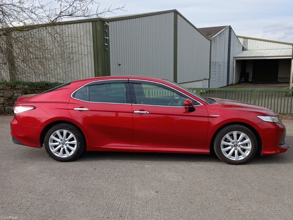 Toyota Camry Saloon, Petrol Hybrid, 2018, Red