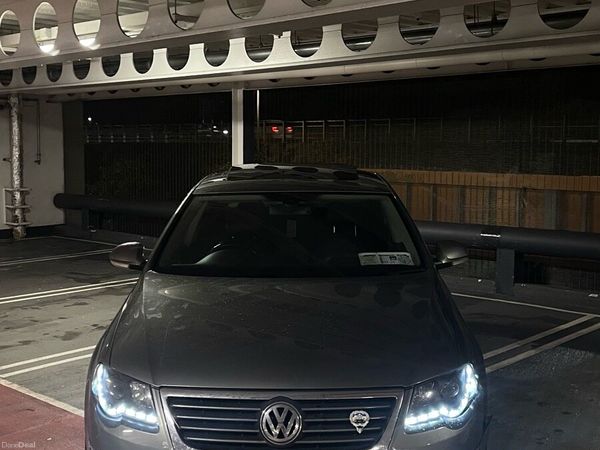 Volkswagen Passat Saloon, Petrol, 2005, Green