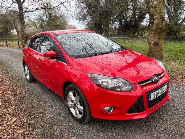 Ford Focus Hatchback, Petrol, 2012, Red