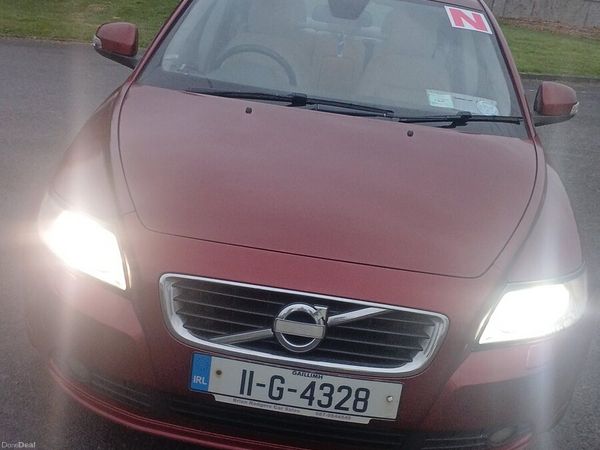 Volvo S40 Saloon, Diesel, 2011, Red