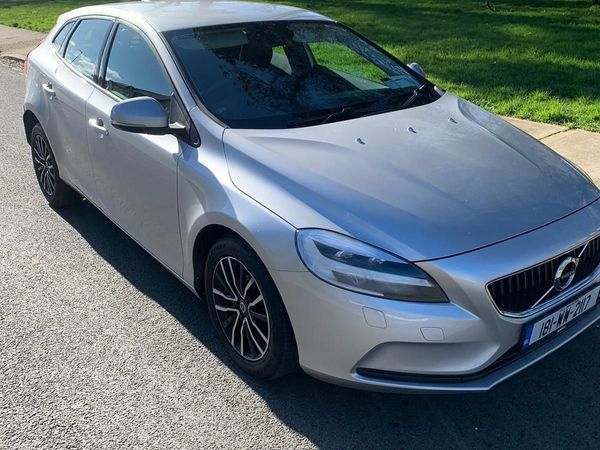 Volvo V40 Hatchback, Diesel, 2018, Grey