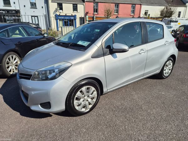 Toyota Yaris Hatchback, Petrol, 2014, Silver