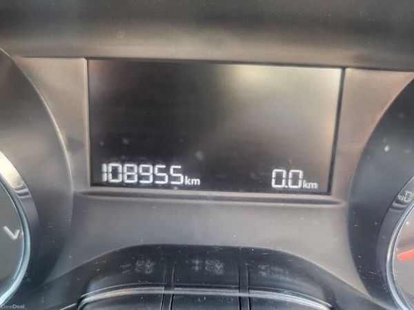 Peugeot 208 Hatchback, Petrol, 2013, Silver