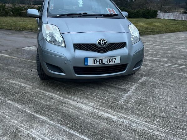 Toyota Yaris Hatchback, Petrol, 2010, Silver