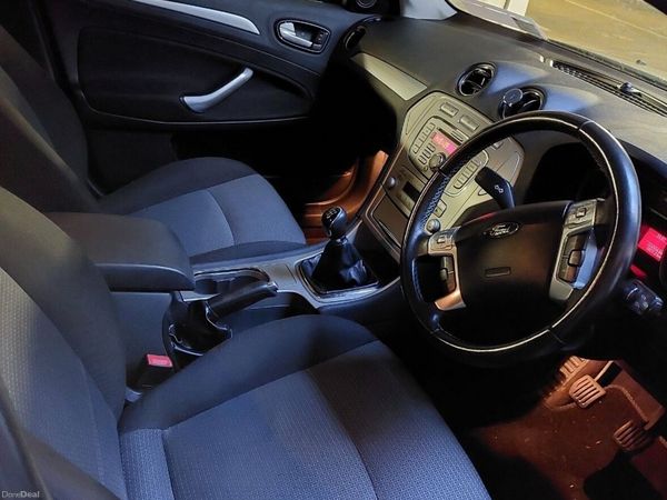 Ford Mondeo Saloon, Petrol, 2007, Grey