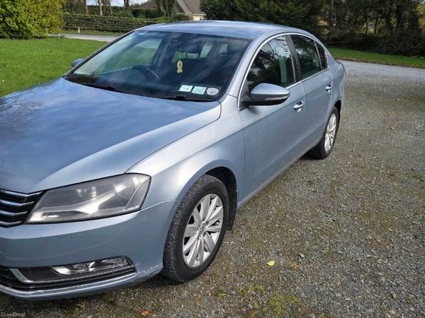Volkswagen Passat Saloon, Petrol, 2012, Grey