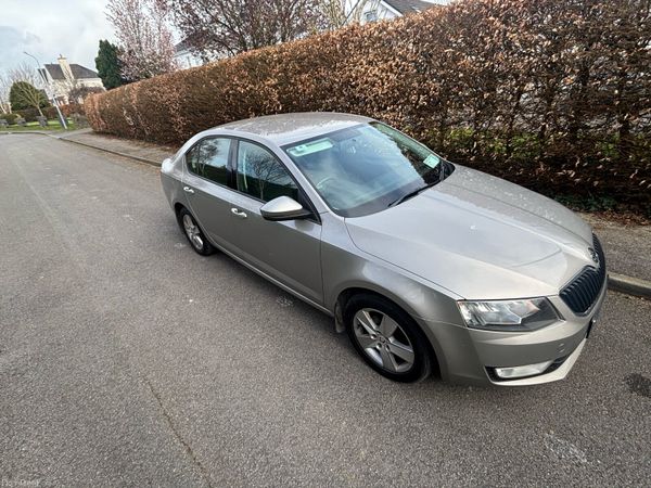 Skoda Octavia Saloon, Diesel, 2015, Beige
