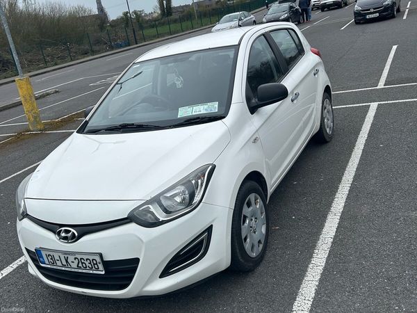 Hyundai i20 Hatchback, Petrol, 2013, White