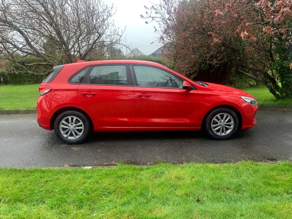 Hyundai i30 Hatchback, Petrol, 2017, Red