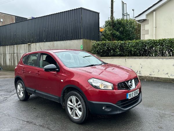 Nissan Qashqai Hatchback, Diesel, 2010, Red