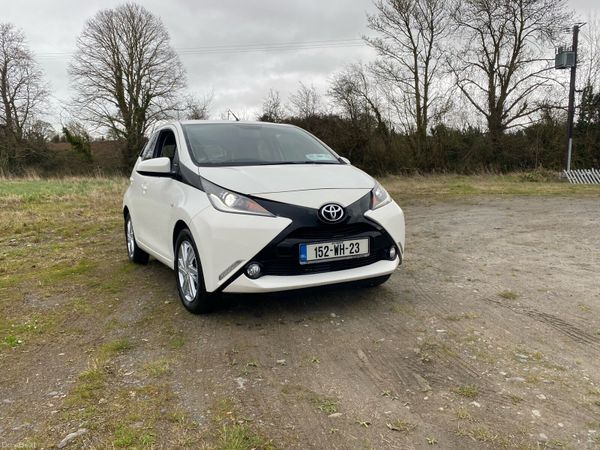 Toyota Aygo Hatchback, Petrol, 2015, White