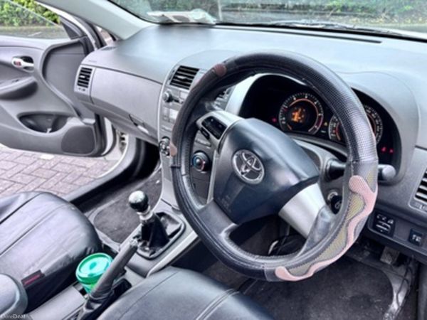 Toyota Corolla Saloon, Diesel, 2011, White