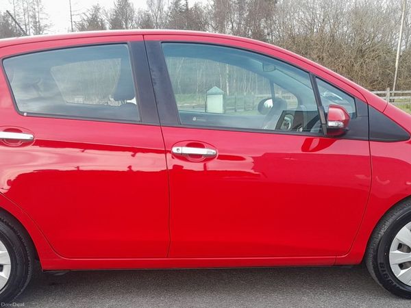Toyota Yaris Hatchback, Petrol, 2012, Red