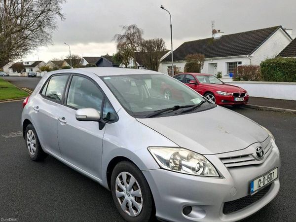 Toyota Auris Hatchback, Diesel, 2012, Silver