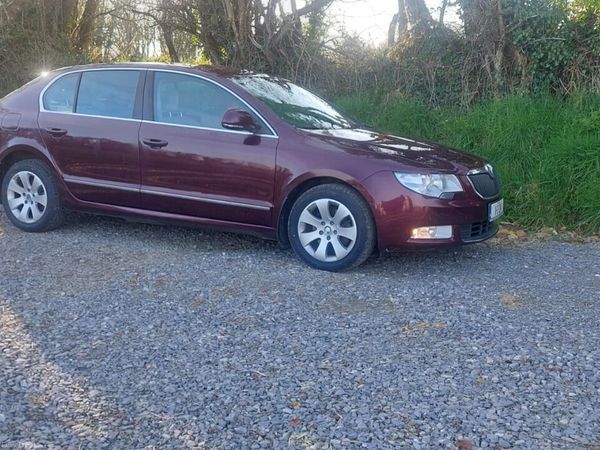 Skoda Superb Saloon, Diesel, 2011, Red
