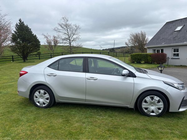 Toyota Corolla Saloon, Diesel, 2018, Grey