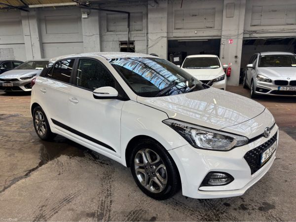 Hyundai i20 Hatchback, Petrol, 2021, White