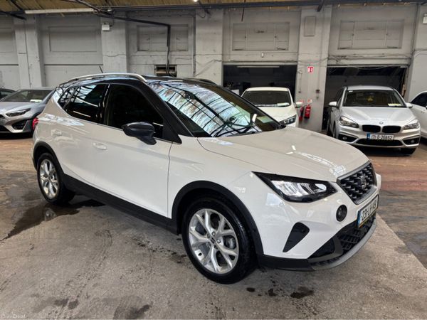 SEAT Arona Hatchback, Petrol, 2023, White