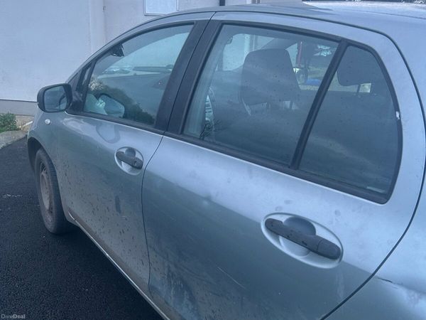 Toyota Yaris Hatchback, Petrol, 2006, Silver