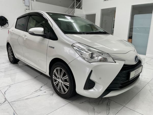 Toyota Yaris Hatchback, Petrol Hybrid, 2017, White