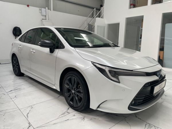 Toyota Corolla Saloon, Petrol Hybrid, 2022, White