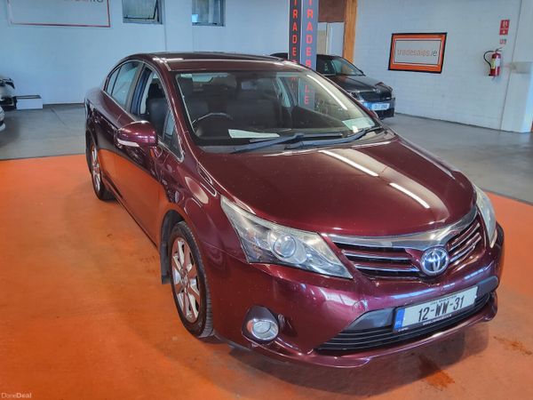 Toyota Avensis Saloon, Diesel, 2012, Red