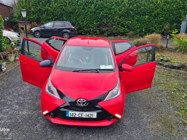 Toyota Aygo Hatchback, Petrol, 2014, Red