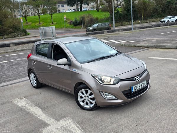 Hyundai i20 Hatchback, Petrol, 2013, Bronze