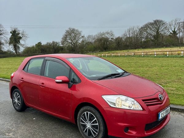 Toyota Auris Hatchback, Diesel, 2012, Red