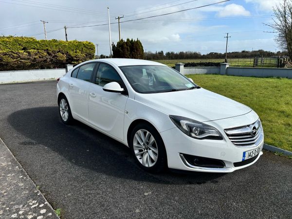 Opel Insignia Hatchback, Diesel, 2014, White