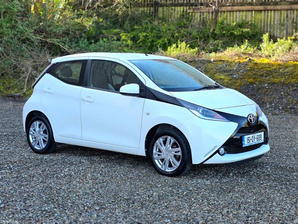Toyota Aygo Hatchback, Petrol, 2015, White