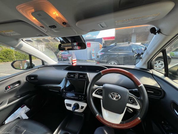 Toyota Prius Hatchback, Petrol Hybrid, 2017, White