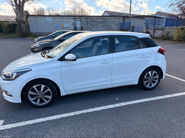 Hyundai i20 Hatchback, Petrol, 2016, White