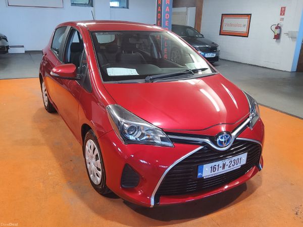 Toyota Yaris Hatchback, Petrol Hybrid, 2016, Red