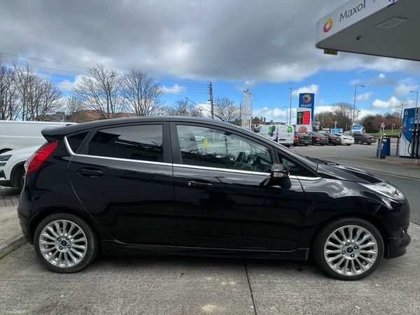 Ford Fiesta Hatchback, Petrol, 2014, Black