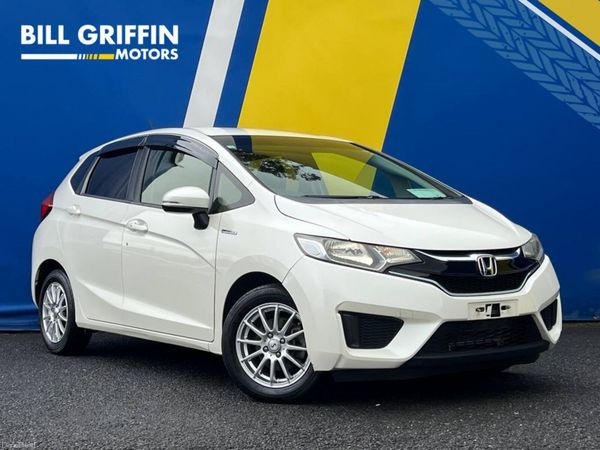 Honda Fit Hatchback, Petrol Hybrid, 2016, White