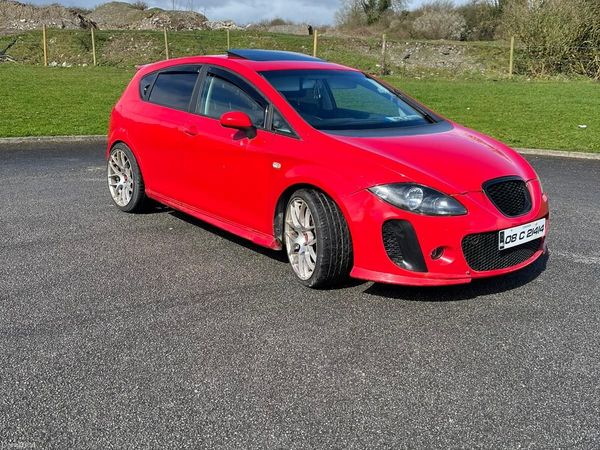 SEAT Leon Hatchback, Petrol, 2008, Red
