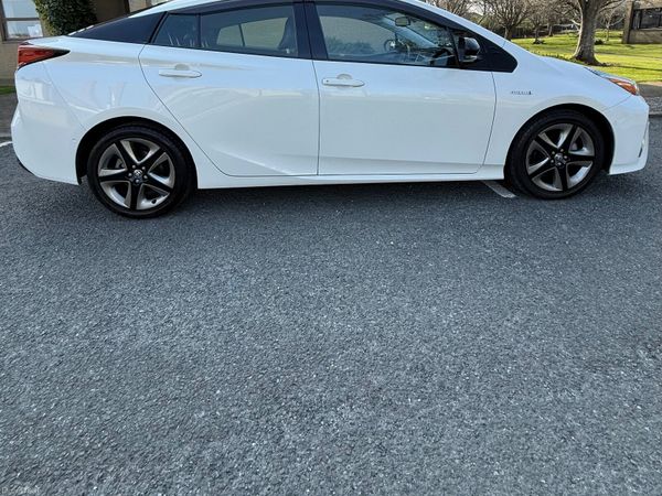 Toyota Prius Hatchback, Petrol Hybrid, 2020, White