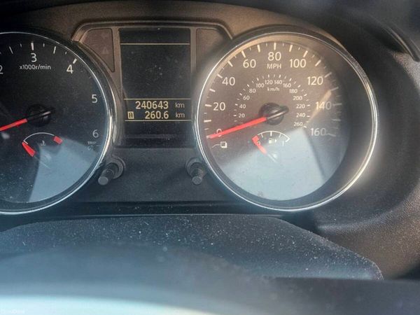 Nissan Qashqai Hatchback, Diesel, 2012, Beige