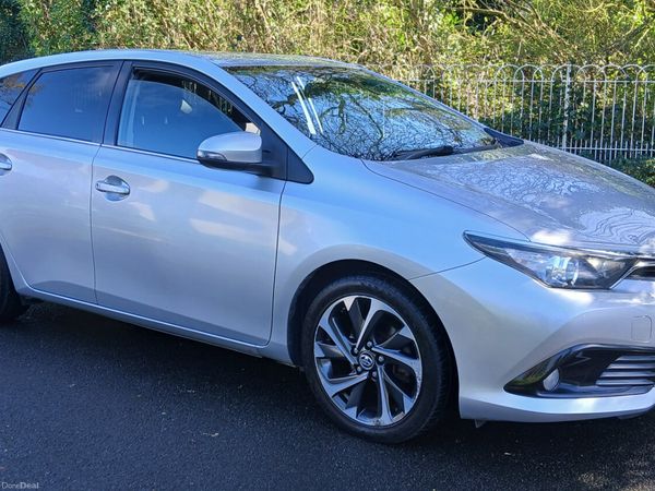Toyota Auris MPV, Petrol Hybrid, 2016, Silver