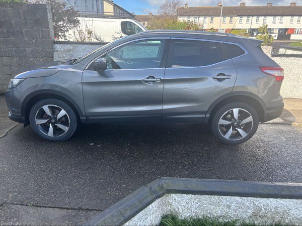 Nissan Qashqai Hatchback, Diesel, 2016, Grey
