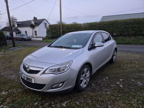 Vauxhall Astra Hatchback, Diesel, 2011, Silver