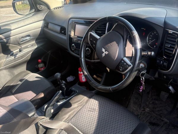 Mitsubishi Outlander SUV, Diesel, 2014, Silver