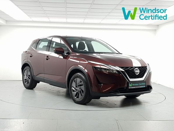 Nissan Qashqai MPV, Petrol, 2022, Red