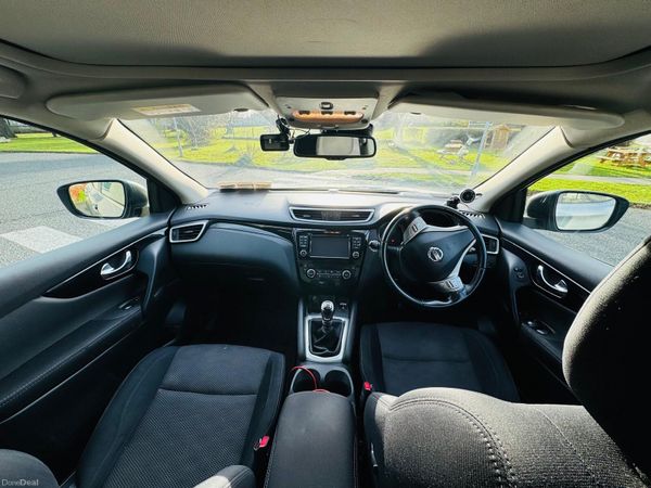 Nissan Qashqai Hatchback, Diesel, 2016, Silver