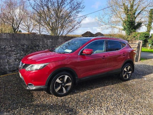 Nissan Qashqai SUV, Diesel, 2017, Red