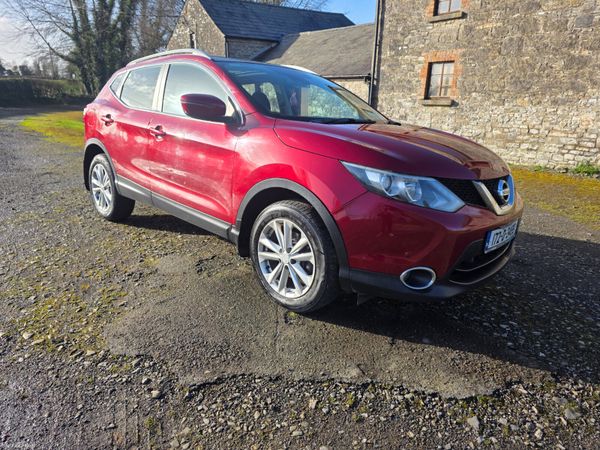 Nissan Qashqai SUV, Diesel, 2017, Red