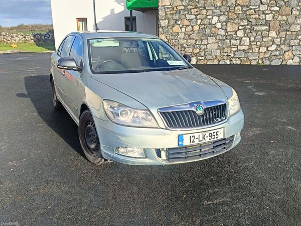 Skoda Octavia Saloon, Diesel, 2012, Green