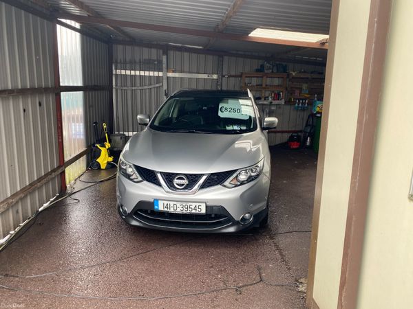 Nissan Qashqai Hatchback, Diesel, 2014, Silver