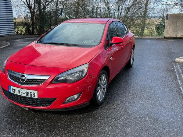Opel Astra Saloon, Diesel, 2013, Red
